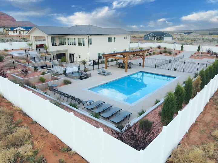 Kanab Luxe Retreat: Private Pool & Pickleball