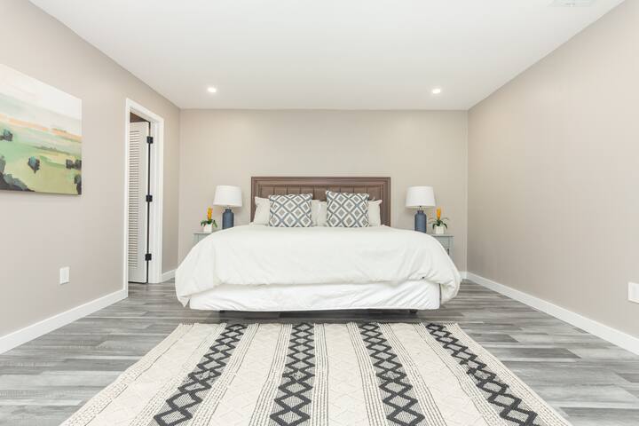 “The Stallion” 2 private ponds perfect for fishing, sleeps12 gallery image 5