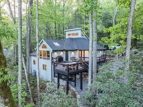 Modern cabin with hot tub & views