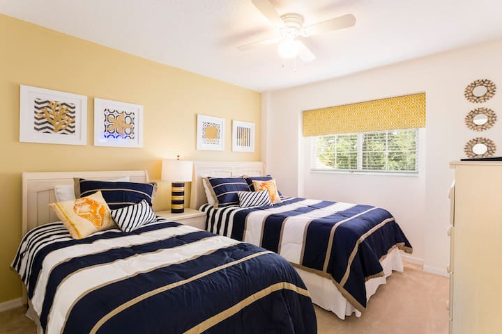 Luksuzan detalj u svakoj spavaćoj sobi s mekanom hotelskom posteljinom za ugodan doživljaj.