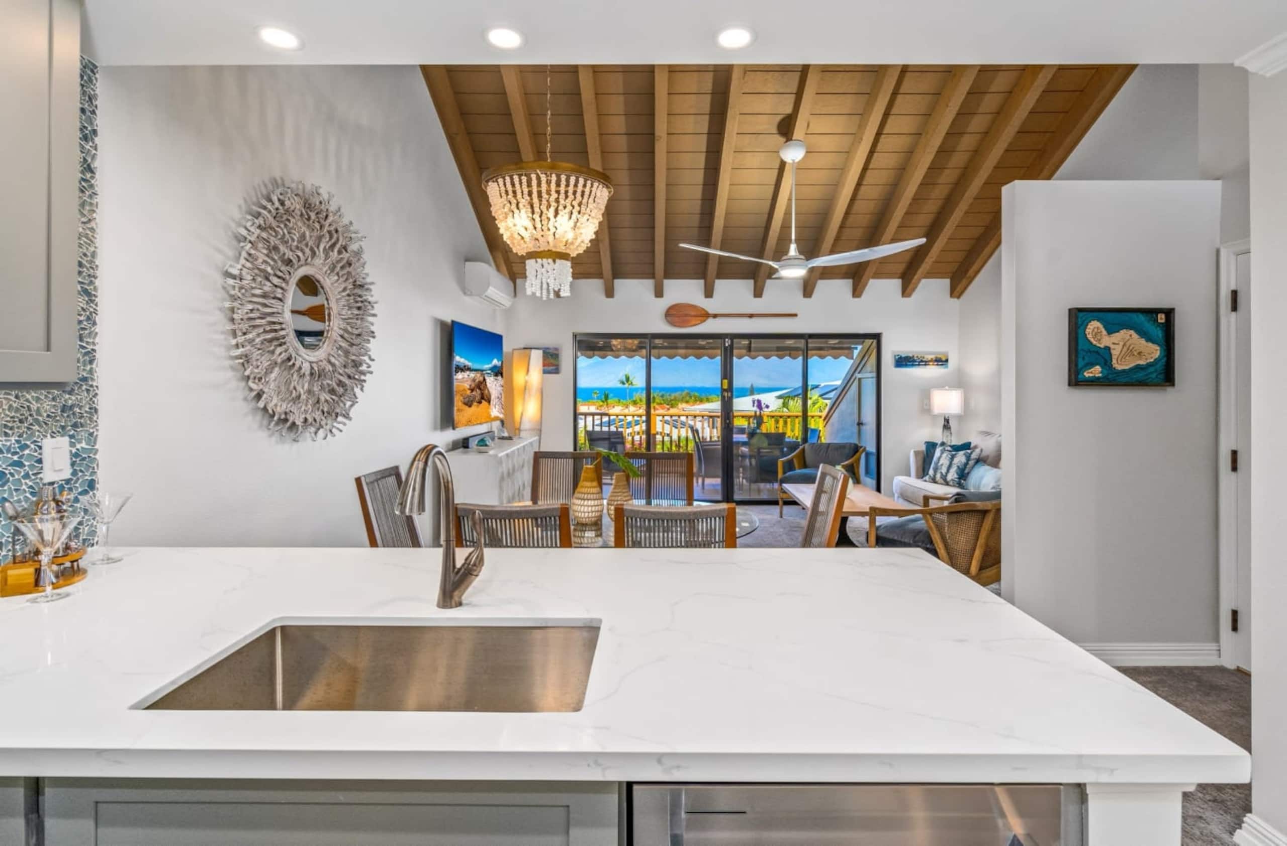 Luxurious & Spacious Ocean Vistas - Image 8
