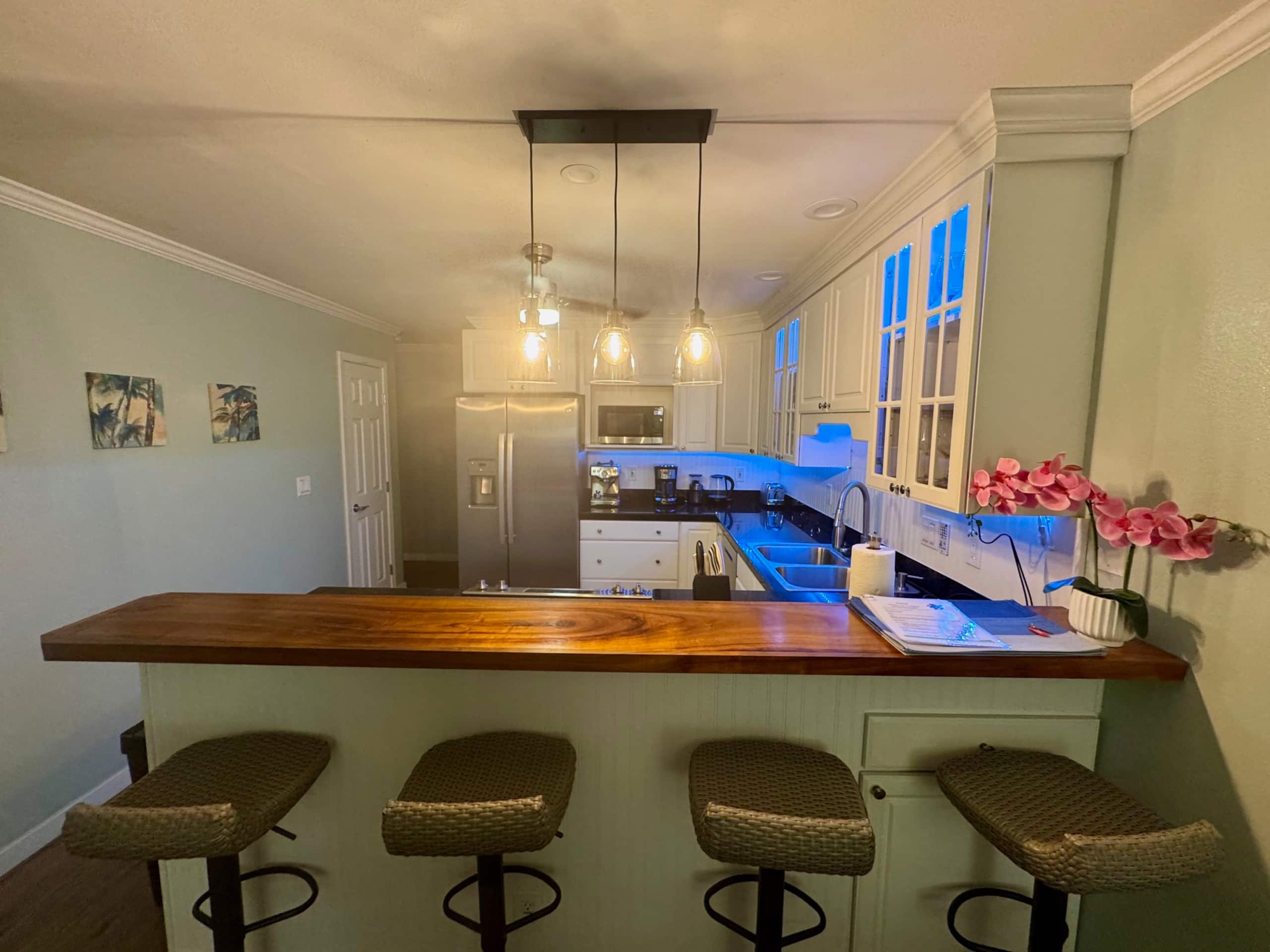 Condo in Kailua-Kona · ★4.85 · 2 bedrooms · 2 beds · 2 shared baths - Image 3