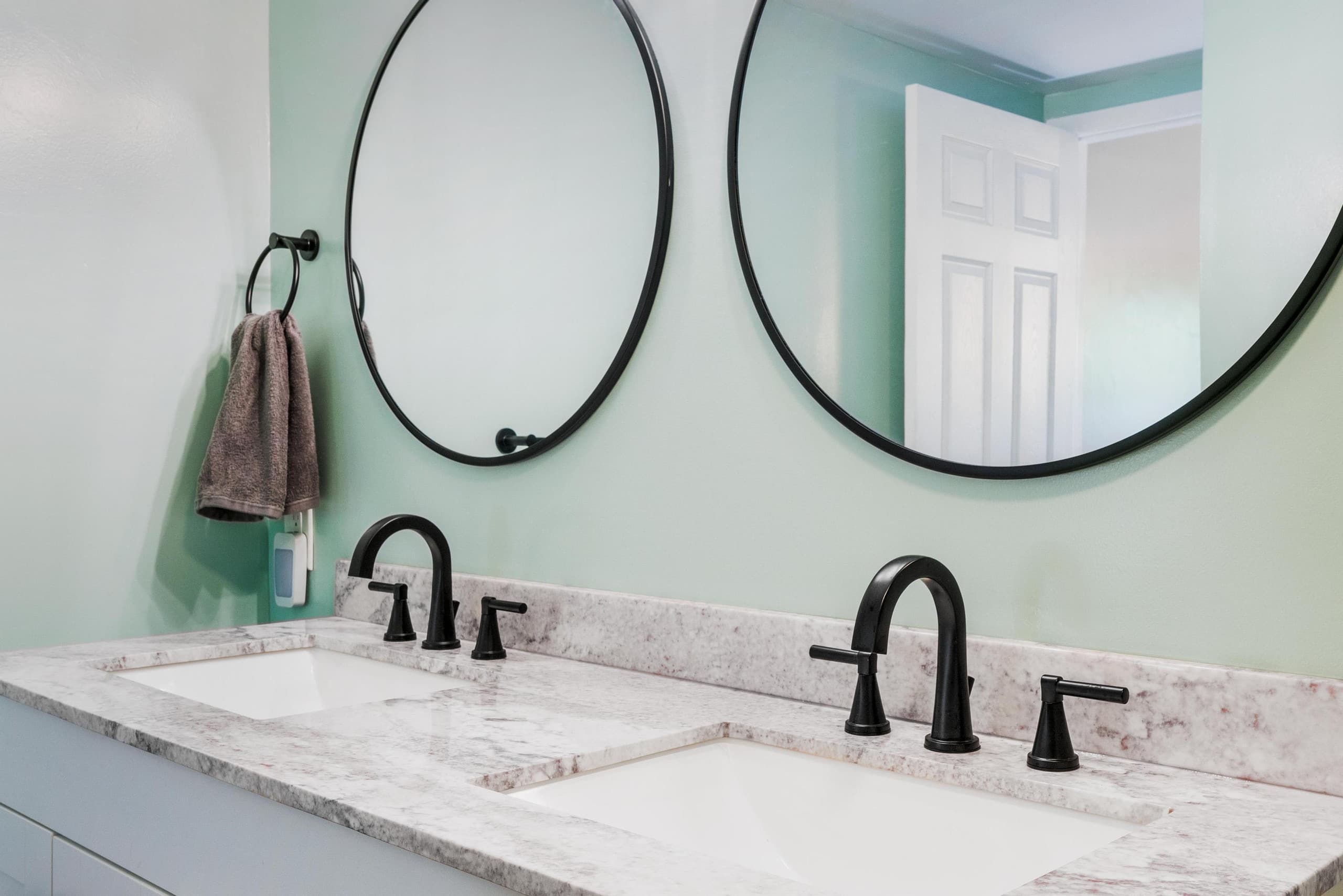 Condo in Kailua-Kona · ★4.85 · 2 bedrooms · 2 beds · 2 shared baths - Image 15