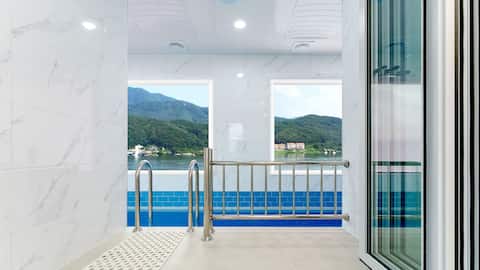 5-minute walk from Nami Island Pier! Bukhan River view