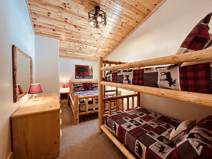 חדר שינה בקומה העליונה