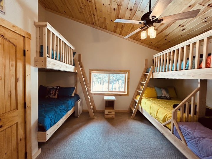 חדר קומותיים בקומה העליונה