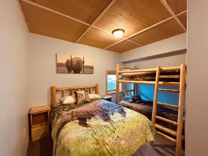 חדר שינה בקומה התחתונה