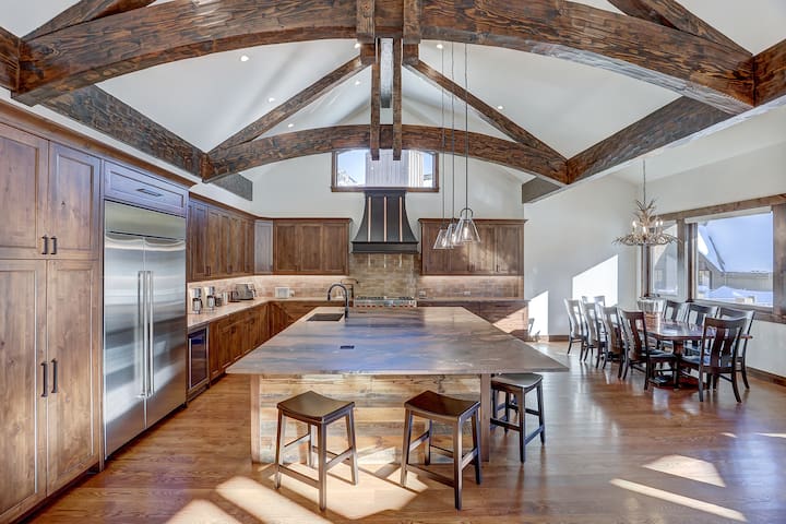 Summit Cove Keystone managed Airbnb listing 1