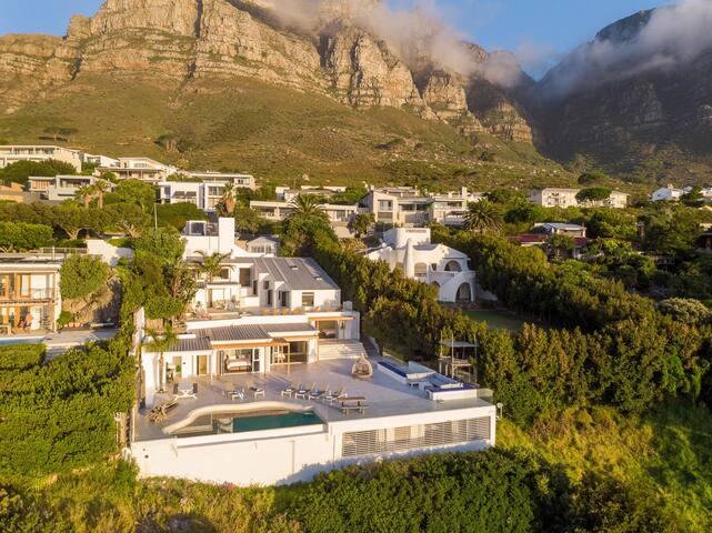 Two Views – 8 Bedroom Villa in Camps Bay & Hot Tub gallery image 4