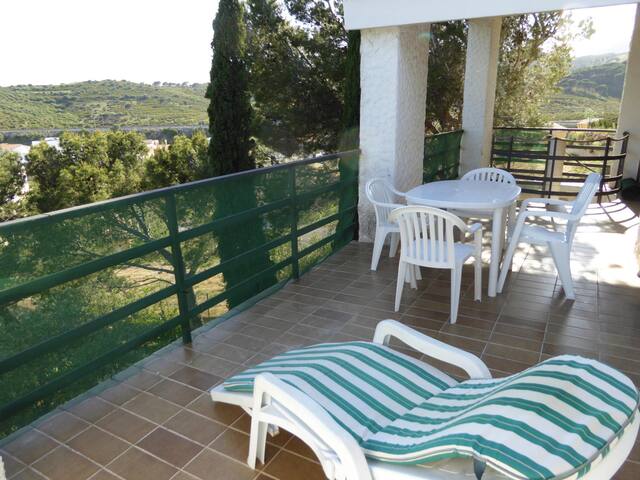 pompeu fabra – bright apartment just 300 meters aw gallery image 3