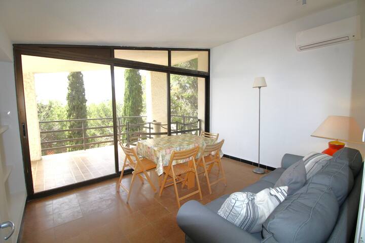 pompeu fabra – bright apartment just 300 meters aw gallery image 4