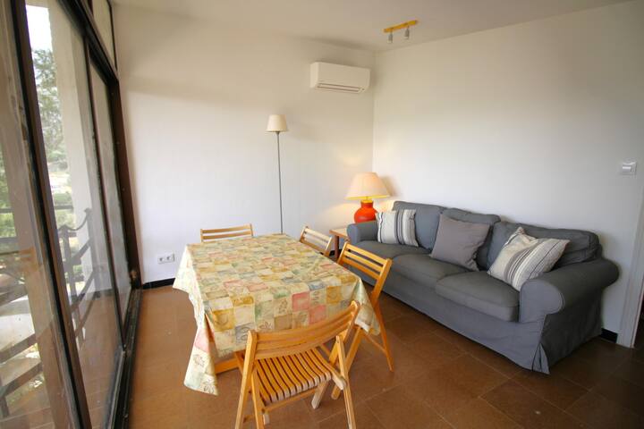 pompeu fabra – bright apartment just 300 meters aw gallery image 5