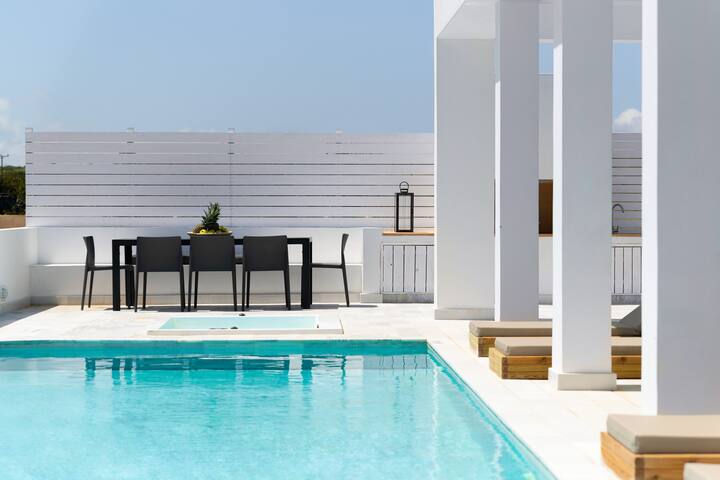 Seastar Villa, Heated Pool gallery image 5