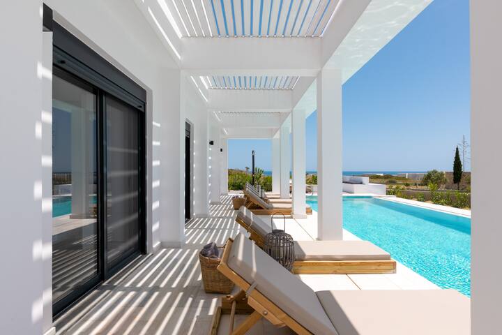 Seastar Villa, Heated Pool gallery image 3