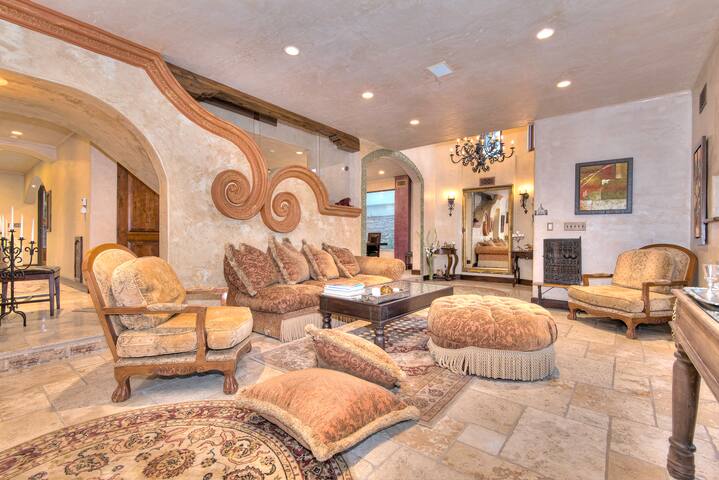 Spacious Tuscan Villa Near Cedars-Sinai gallery image 2