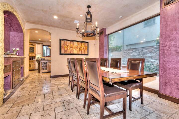 Spacious Tuscan Villa Near Cedars-Sinai gallery image 3