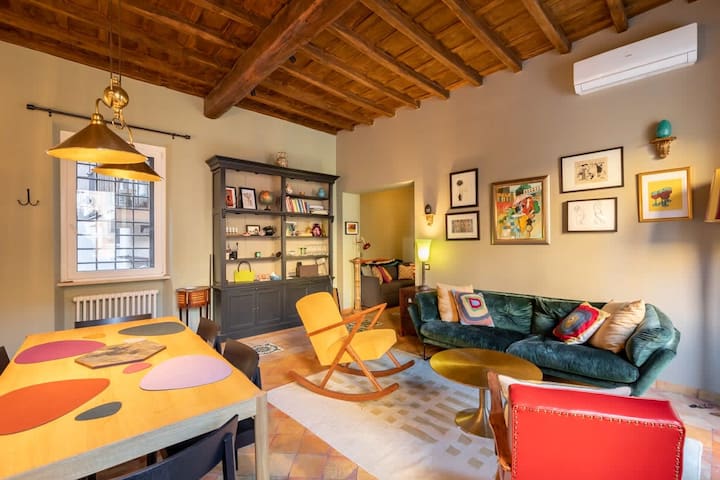 Campo De’ Fiori Stylish Apartment by Romeloft