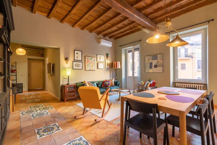 Campo De’ Fiori Stylish Apartment by Romeloft gallery image 4