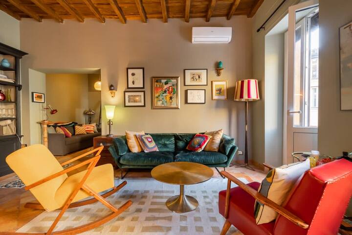 Campo De’ Fiori Stylish Apartment by Romeloft gallery image 2