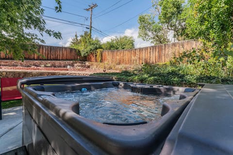 Family Friendly Mountain Views- Hot Tub- Foosball