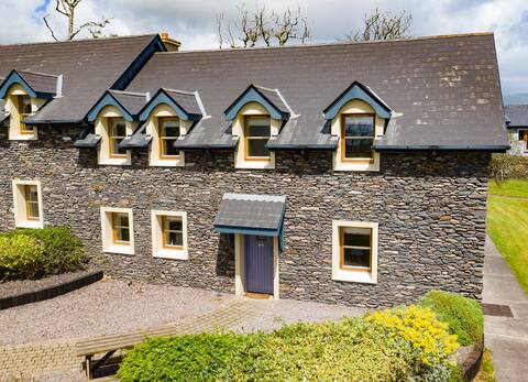 Dingle Courtyard Cottages (3 Bed - Sleeps 6)