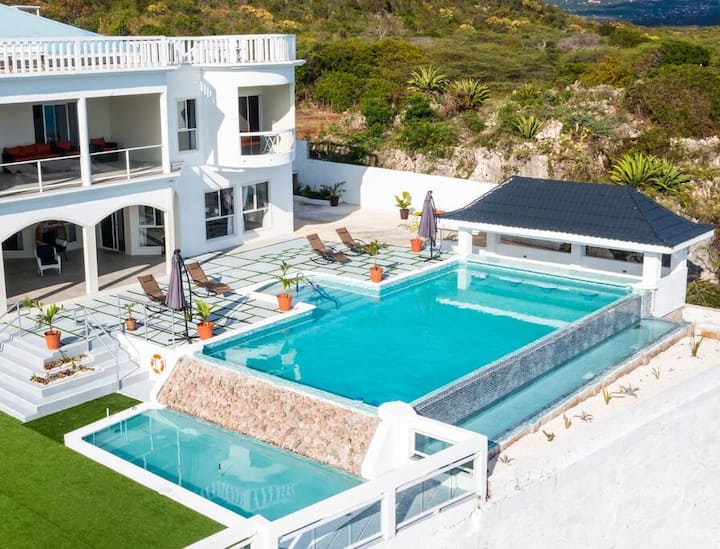 Coral Bay Villa | Oceanview Pool & Chef
