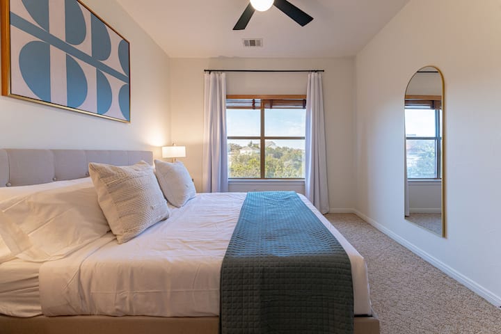 4. spavaća soba opremljena je bračnim krevetom (širine 180-220 cm).