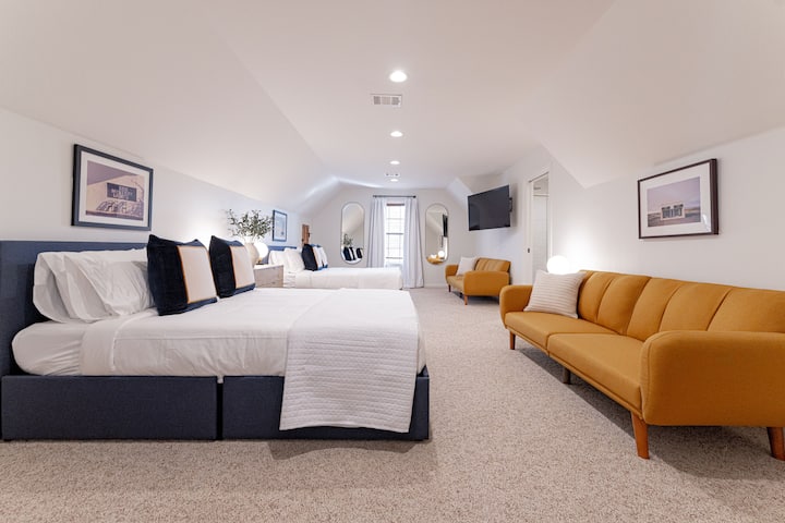 Spavaća soba 7 ima dva bračna kreveta (160x200).