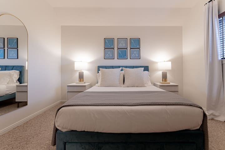 Spavaća soba 6 opremljena je bračnim krevetom (160x200).