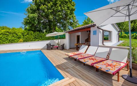Sunny villa with private pool, sun loungers, outdo
