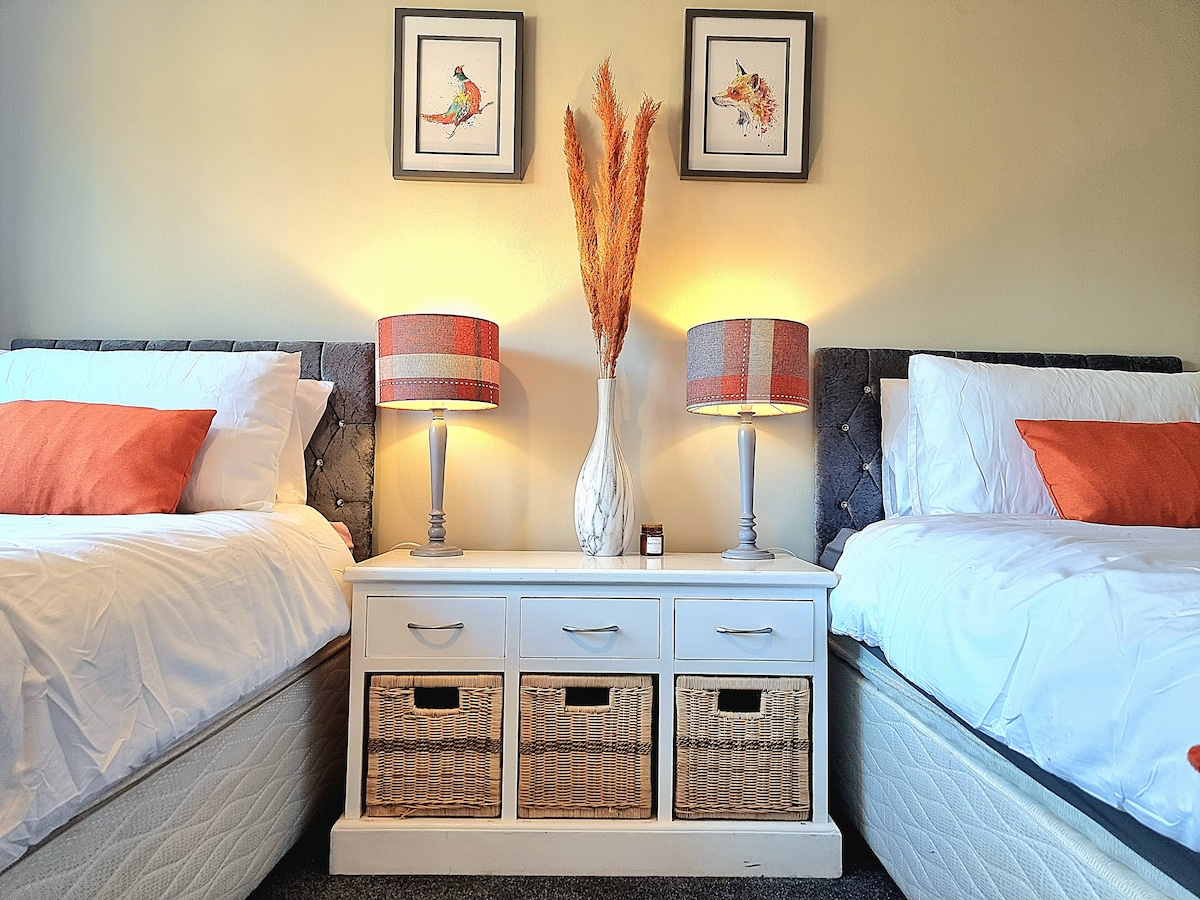 Oranje kamer met twee aparte bedden