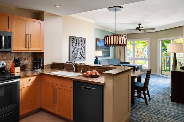 Upscale Ocean View Condo -Westin Kaanapali South! gallery image 3