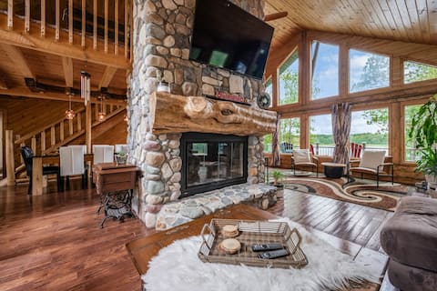 The Hideaway on Little Jay | Log Home |