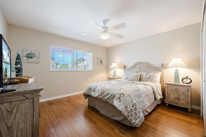 Dhomë gjumi për vizitorët me krevat dopio "queen"