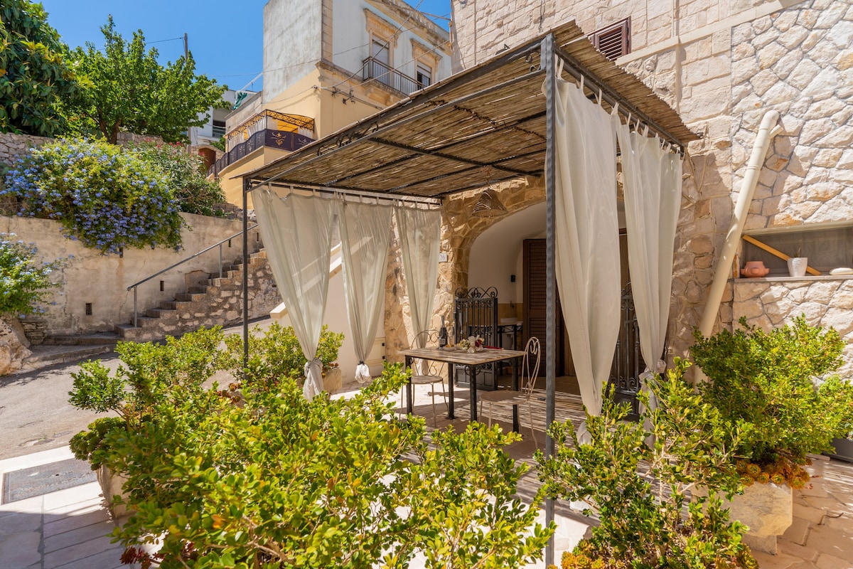 Taverna con Terrazza a Castro