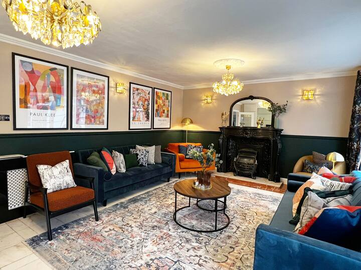 Charming 6Bed Home Pool Table Garden Parking Houses for Rent in