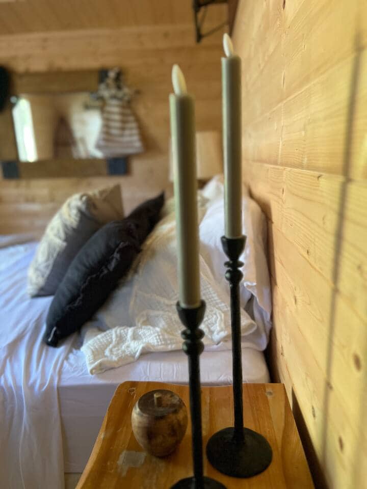 Bunkie Queen (Maj - Tetor) SEZONALE-- mbyllur gjatë dimrit.
