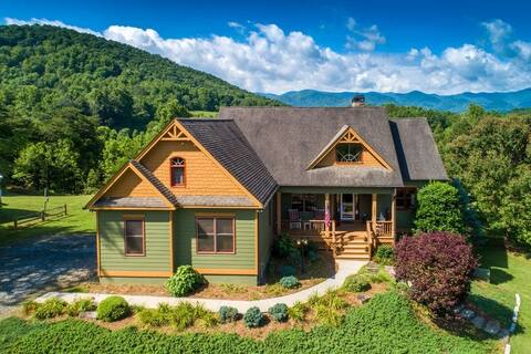 Zen Mountain - Luxury Home with Stunning Views!