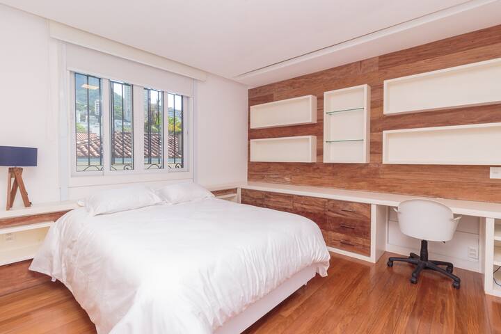 House with pool in Leblon (Jd Pernambuco) gallery image 2