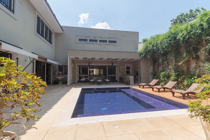 House with pool in Leblon (Jd Pernambuco)