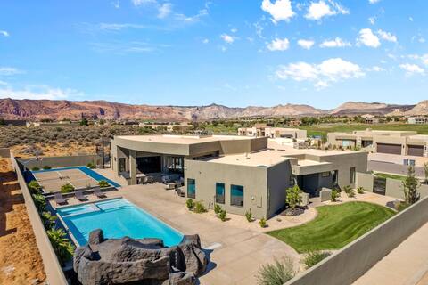 Exclusive Pool Villa, Private Pool & Hot Tub!
