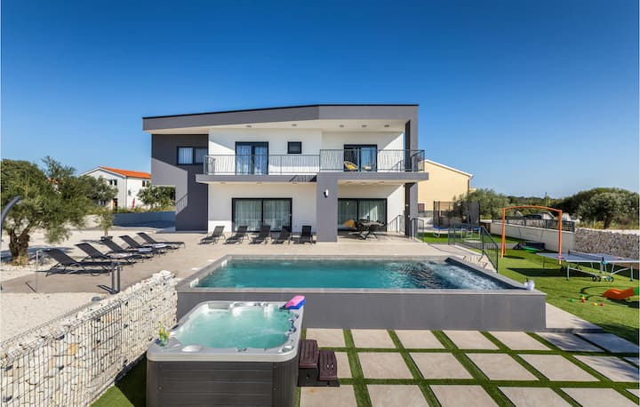 Lovely Home In Galizana - Pula