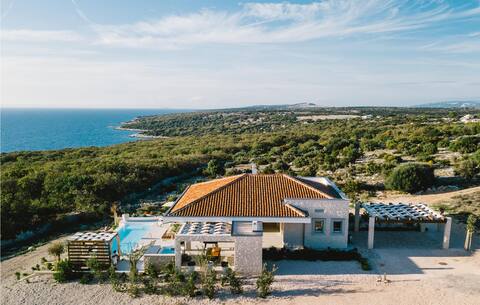 Gorgeous home in Novalja with sauna