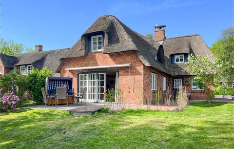 Gorgeous home in Emmelsbüll-Horsbüll with kitchen
