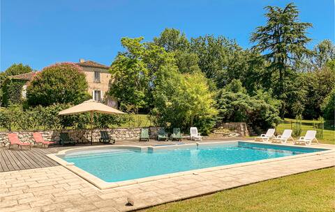 Amazing home in Villeneuve sut lot