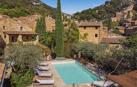 Awesome home in Saint-Montant