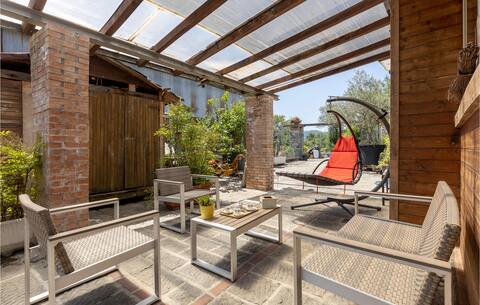 5 bedroom gorgeous home in Podenzana