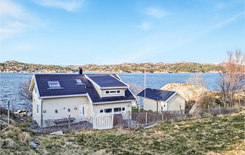 Cozy home in Egersund with WiFi