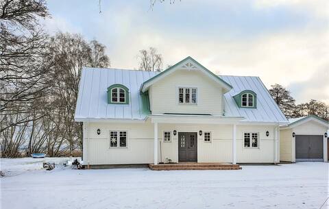 Lovely home in Höör with WiFi