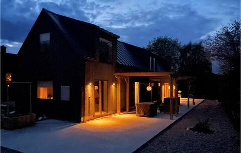 Stunning home in Sölvesborg with WiFi
